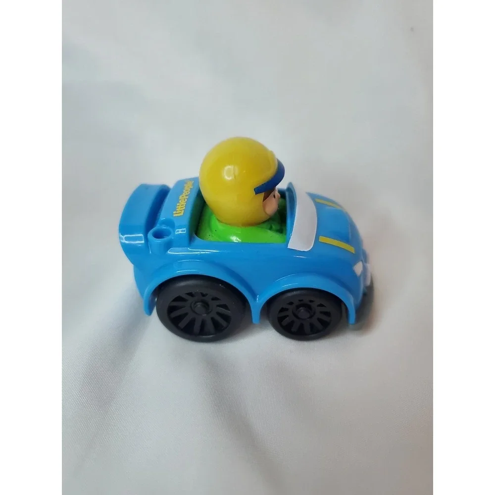 Fisher Price Little People Wheelies Blue Race Car Man‎ Yellow Helmet Vehicle Boy